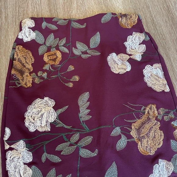 Eci New York Floral Embroidered Midi Knee Length Pencil Skirt Plum Maroon Red 4 - Picture 10 of 16